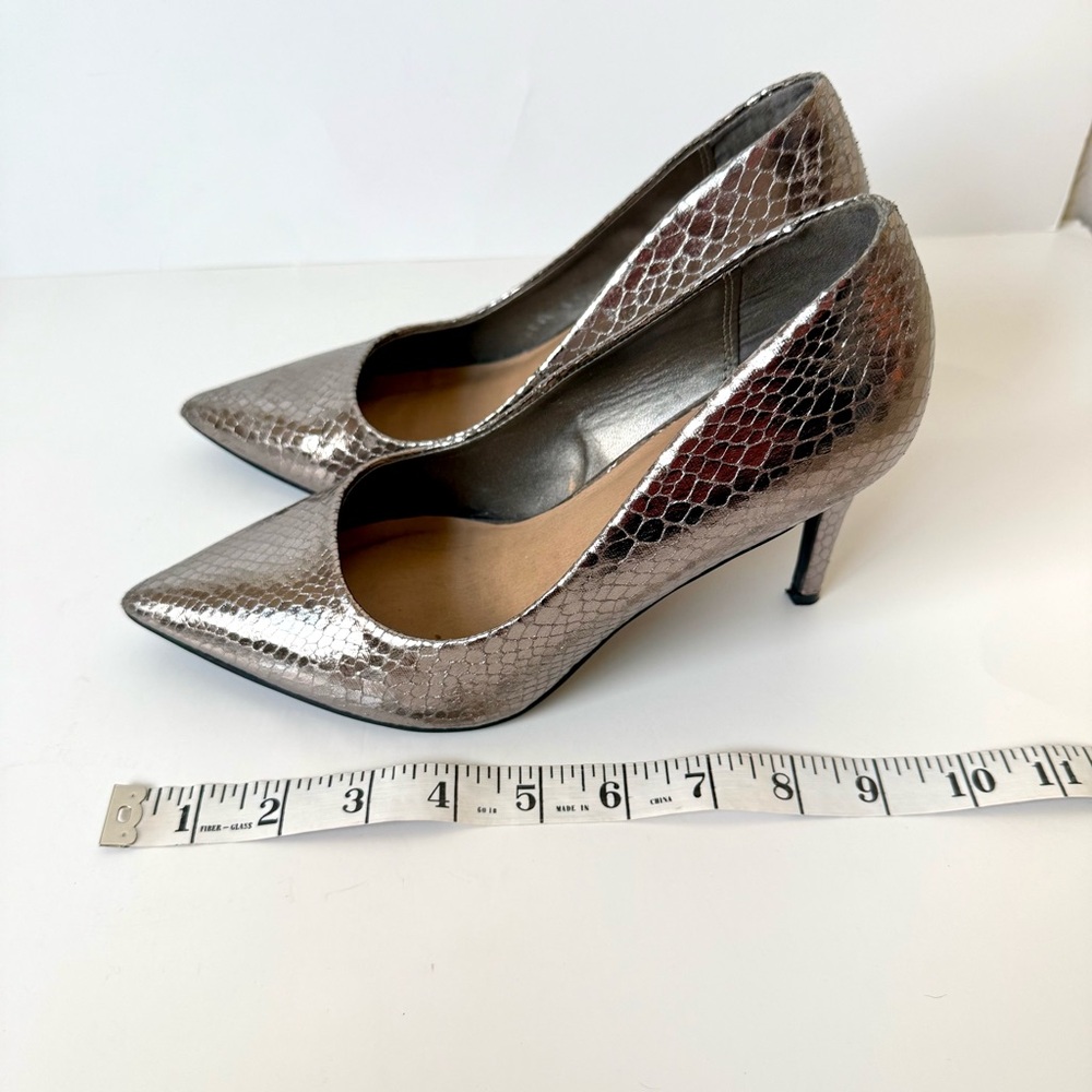 TORRID Metallic Snake Print Faux Patented Leather Pumps—SZ. 7 - Picture 7 of 14